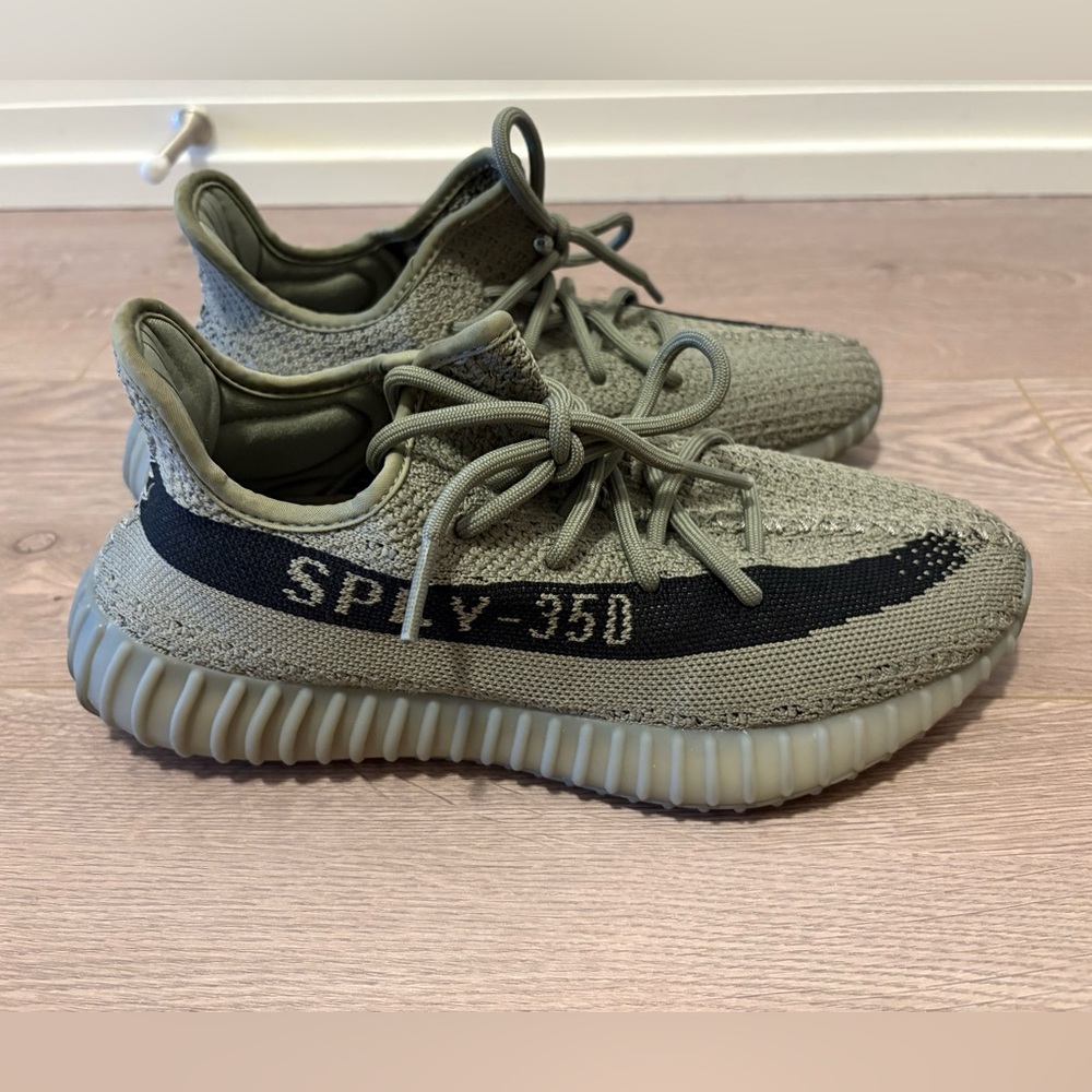 ADIDAS ORIGINALS
YEEZY BOOST 350 V2
GRANITE / CORE
BLACK